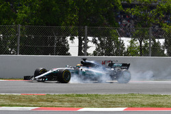 Lewis Hamilton, Mercedes-Benz F1 W08 blokkeert wiel