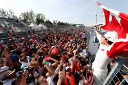 Lance Stroll, Williams, celebrates his first points, fans