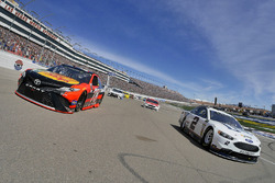 Brad Keselowski, Team Penske Ford, Martin Truex Jr., Furniture Row Racing Toyota during pace laps