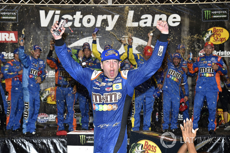 Race winner Kyle Busch, Joe Gibbs Racing Toyota