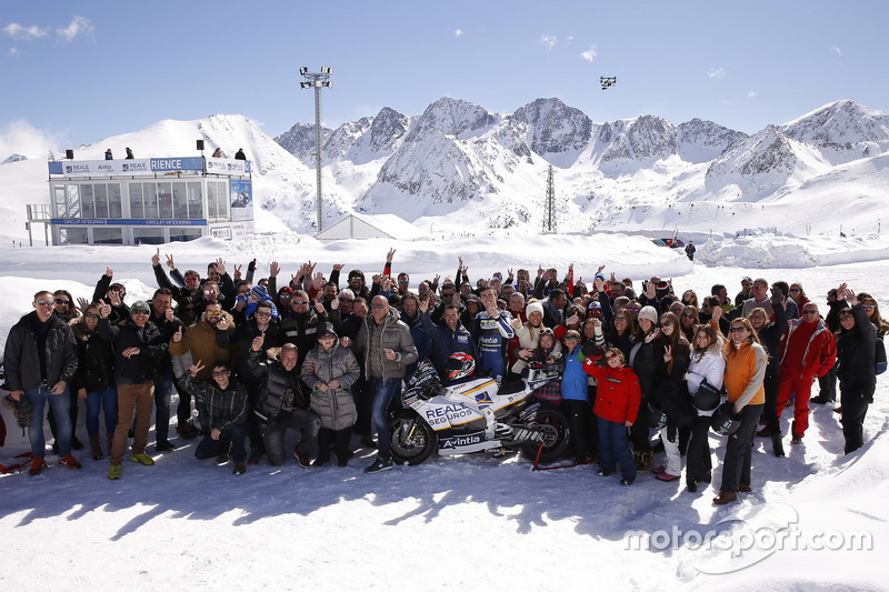 Hector Barbera and Loris Baz, Avintia Racing MotoGP with the team and guests
