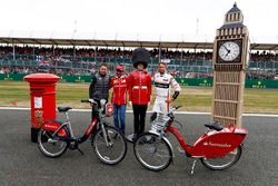 Stoffel Vandoorne, McLaren, MarcGene of Ferrari and Jenson Button, McLaren, with a dummy Scots Guard