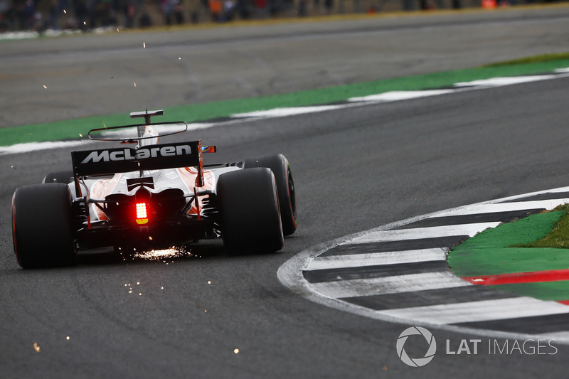 Fernando Alonso, McLaren MCL32, scintille