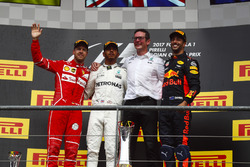 Podium: second place Sebastian Vettel, Ferrari, Race winner Lewis Hamilton, Mercedes AMG F1, Andrew Shovlin, Chief Race Engineer, Mercedes AMG F1, third place Daniel Ricciardo, Red Bull Racing
