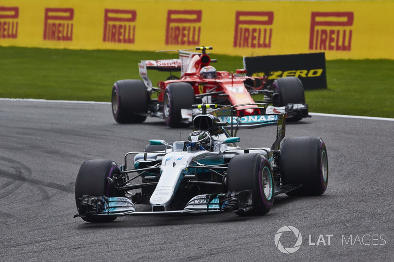 Valtteri Bottas, Mercedes AMG F1 W08, Kimi Raikkonen, Ferrari SF70H