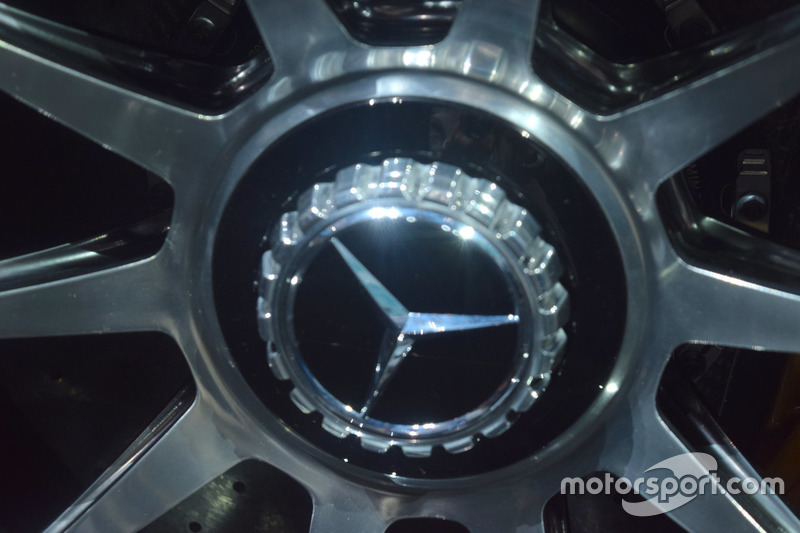 Logo Mercedes sul dado ruota