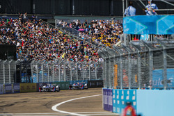 Antonio Felix da Costa, Amlin Andretti Formula E Team, leads Robin Frijns, Amlin Andretti Formula E Team