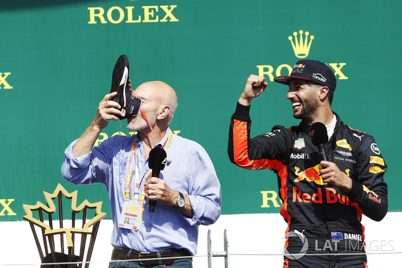O terceiro colocado foi Daniel Ricciardo, que fez o ator Patrick Stewart (conhecido por Star Trek e X-Men) provar o já famoso "shoey".