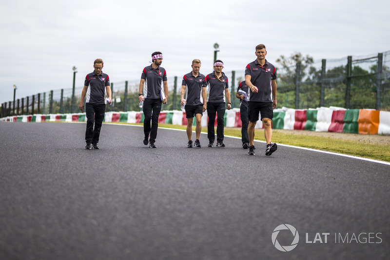 Kevin Magnussen, Haas F1 Team walks the track