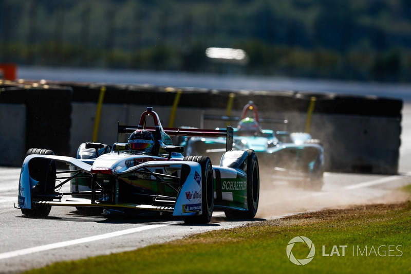 Daniel Abt, Audi Sport ABT Schaeffler precede Oliver Turvey, NIO Formula E Team