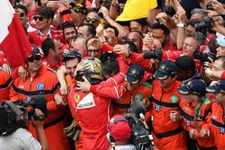 Ganador de la carrera Sebastian Vettel, Ferrari