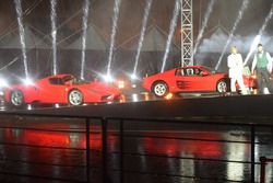 Ferrari Enzo e Ferrari Testarossa durante lo spettacolo fatto per i 70 anni della Ferrari