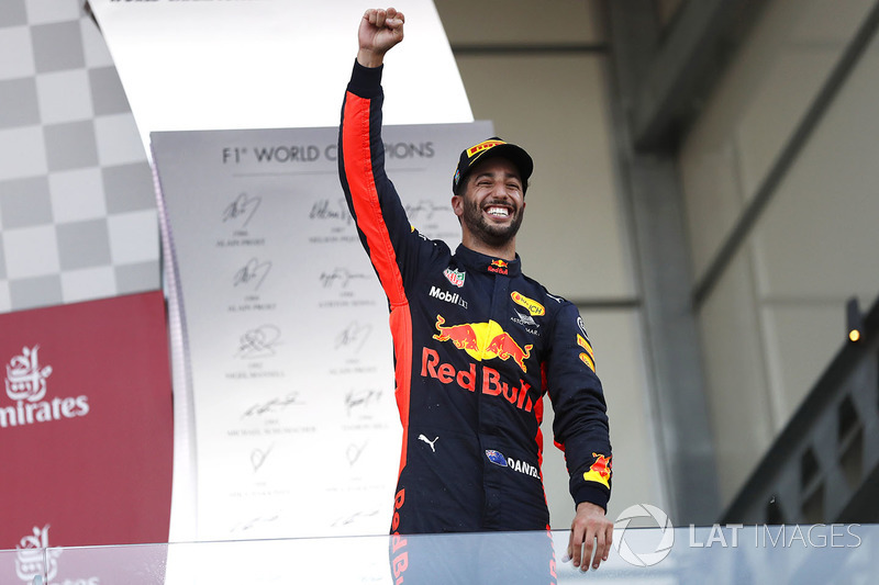 Daniel Ricciardo, Red Bull Racing,, festeggia la vittoria sul podio