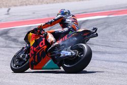 Pol Espargaro, Red Bull KTM Factory Racing, con falla en el motor