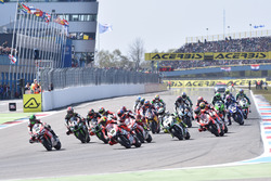 Start: Xavi Fores, Barni Racing Team leads