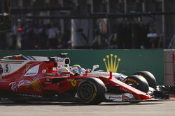 Sebastian Vettel, Ferrari SF70H, en lutte avec Felipe Massa, Williams FW40, au restart