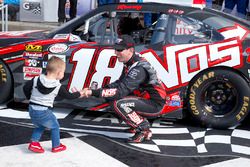 Ganador de la carrera Kyle Busch, Joe Gibbs Racing Toyota