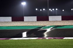 Pista mojada y lluvia en Qatar