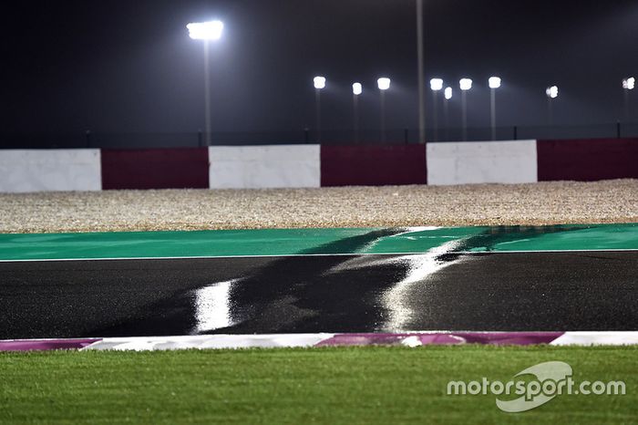 Pista mojada y lluvia en Qatar