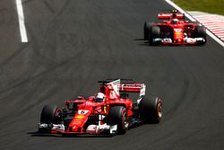 Sebastian Vettel, Ferrari SF70H, Kimi Raikkonen, Ferrari SF70H