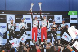 Podio: i vincitori Jari-Matti Latvala, Miikka Anttila, Toyota Racing, al secondo posto Ott Tänak, Ma