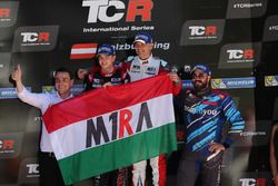 Podio: Ganador de la carrera Roberto Colciago, M1RA, Honda Civic TCR, segundo lugar Attila Tassi, M1