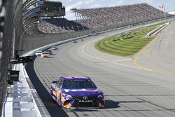 Denny Hamlin, Joe Gibbs Racing Toyota, Ryan Blaney, Wood Brothers Racing Ford,