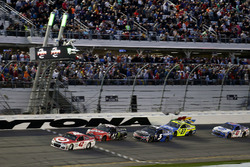 Kyle Larson, Chip Ganassi Racing, Chevrolet, Kurt Busch, Stewart-Haas Racing, Ford; Kasey Kahne, Hen