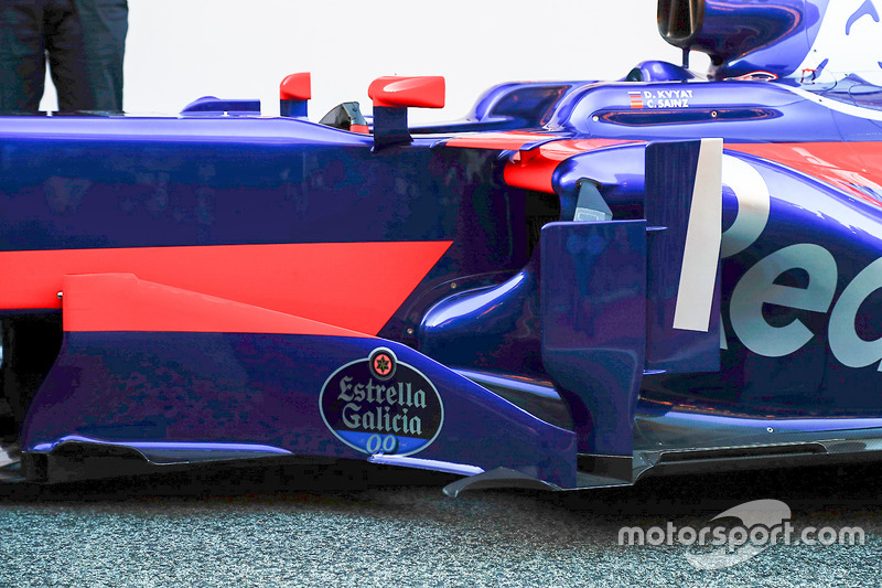 Scuderia Toro Rosso STR12 detail