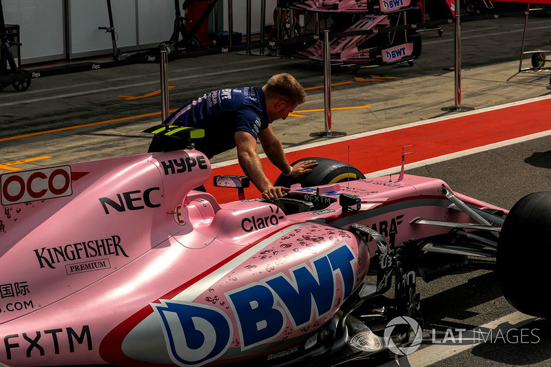 The car of Esteban Ocon, Sahara Force India VJM10 is pushed down pitlane by a Sahara Force India mechanic