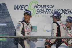 Podium LMP1: race winners Anthony Davidson, Sébastien Buemi, Kazuki Nakajima, Toyota Gazoo Racing