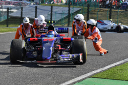 Carlos Sainz Jr., Scuderia Toro Rosso STR12 retires from the race