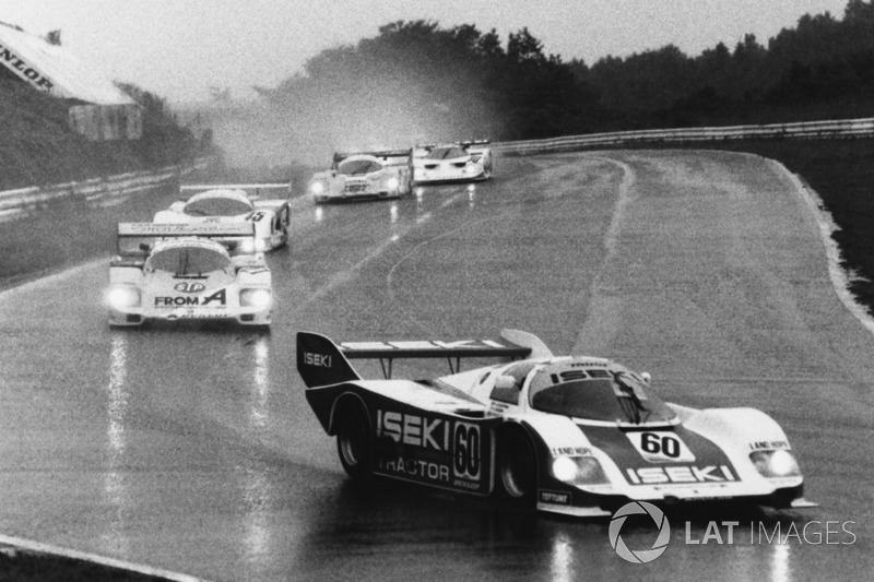 Porsche 956 memimpin Fuji 1000km 1985