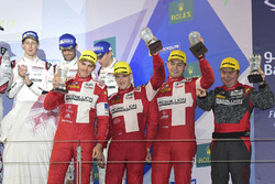 LMP1 privé podium: first place #13 Rebellion Racing Rebellion R-One AER: Matheo Tuscher, Dominik Kraihamer, Alexandre Imperatori