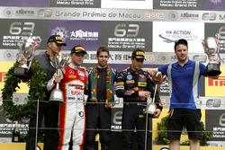 Podium: Race winner António Felix da Costa, Carlin Dallara Volkswagen; second place Felix Rosenqvist, SJM Theodore Racing by Prema Dallara Mercedes; third place Sérgio Sette Camara, Carlin Dallara Volkswagen