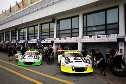 Earl Bamber, Manthey Racing Porsche 911 GT3-R und Kévin Estre, Manthey Racing Porsche 911 GT3-R