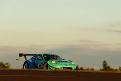 #44 Team Falken Motorsport, Porsche 991 GT3-R: Martin Ragginger, Jörg Bergmeister, Dirk Werner, Laurens Vanthoor