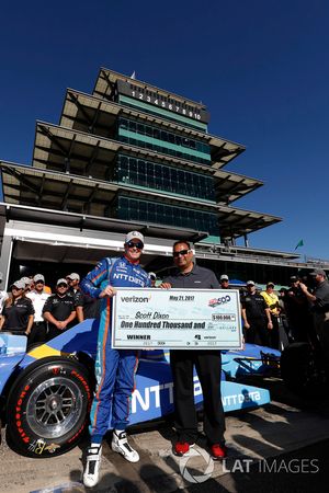 Polesitter Scott Dixon, Chip Ganassi Racing Honda