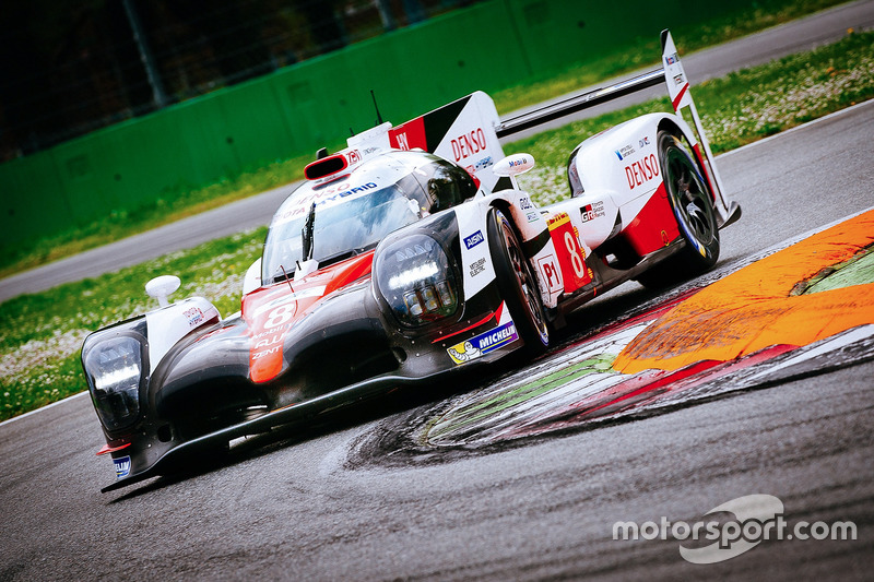 #8 Toyota Gazoo Racing Toyota TS050 Hybrid: Anthony Davidson, Nicolas Lapierre, Kazuki Nakajima