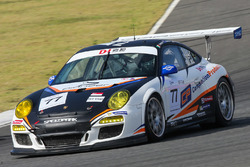 #77 Team NZ Porsche 911 GT3 Cup: Graeme Dowsett, John Curran, Paul Kanjanapas