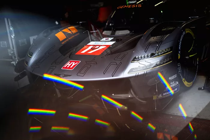 #17 Genesis Magma Racing Genesis GMR-001