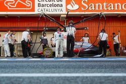 Romain Grosjean, Haas F1 Team VF-16 oefent een pitstop