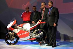 Anand Mahindra, Mahindra Group Chairman, Pawan Goenka, Mahindra & Mahindra Executive Director, Ruzbe