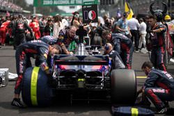 Pierre Gasly, Scuderia Toro Rosso STR12 and Scuderia Toro Rosso mechanics