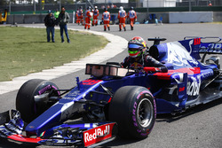 Brendon Hartley, Scuderia Toro Rosso STR12, encounters a technical problem in qualifying and climbs out of his car