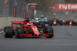Лидирует Себастьян Феттель, Ferrari SF71H
