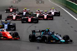 Start action, Nicholas Latifi, DAMS, leads Ralph Boschung, MP Motorsport