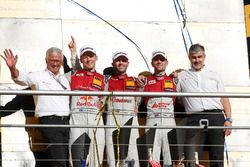 Podium du championnat : Le champion René Rast, Audi Sport Team Rosberg, Audi RS 5 DTM, le deuxième Mattias Ekström, Audi Sport Team Abt Sportsline, Audi A5 DTM, le troisième Jamie Green, Audi Sport Team Rosberg, Audi RS 5 DTM, Dieter Gass, directeur de la compétiton Audi Sport et Arno Zensen, Audi Sport Team Rosberg