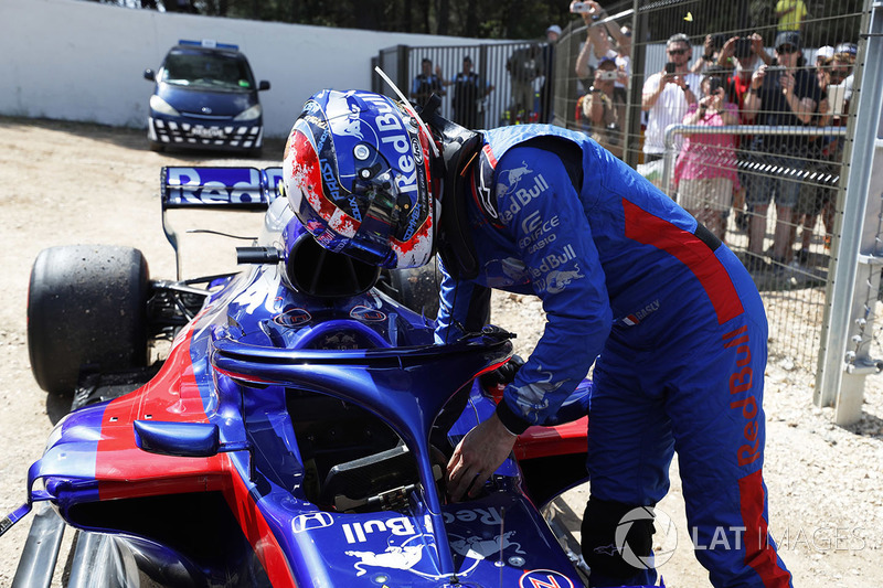 Pierre Gasly, Toro Rosso retires from the race
