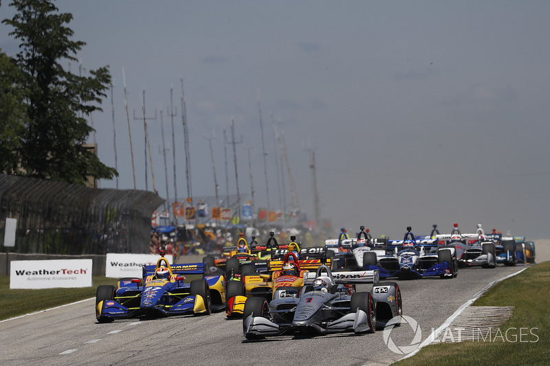 Josef Newgarden, Team Penske Chevrolet, Alexander Rossi, Andretti Autosport Honda, Ryan Hunter-Reay, Andretti Autosport Honda bij de start